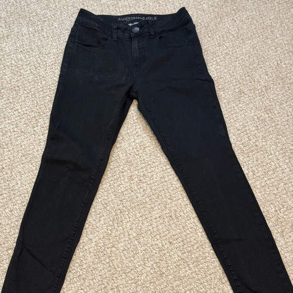 American Eagle super stretch high-rise black jegging. Size 4 short. - Picture 2 of 6
